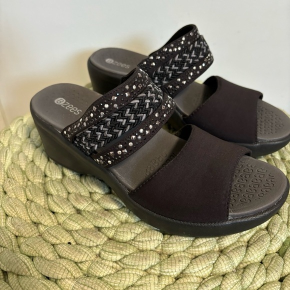 BZEES PREMIUM Fireworks Woven Black Washable Slide Comfort Sandals NWOB - Picture 2 of 9